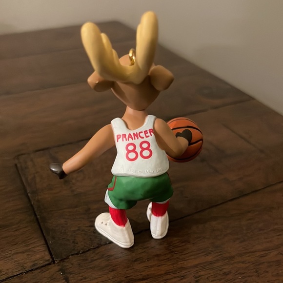 Vintage Reindeer Champs Basketball Hallmark Ornament 1988 - Picture 4 of 6